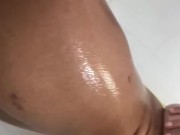 Garota com peitos grandes se masturbando e mostrando o cu  11/16