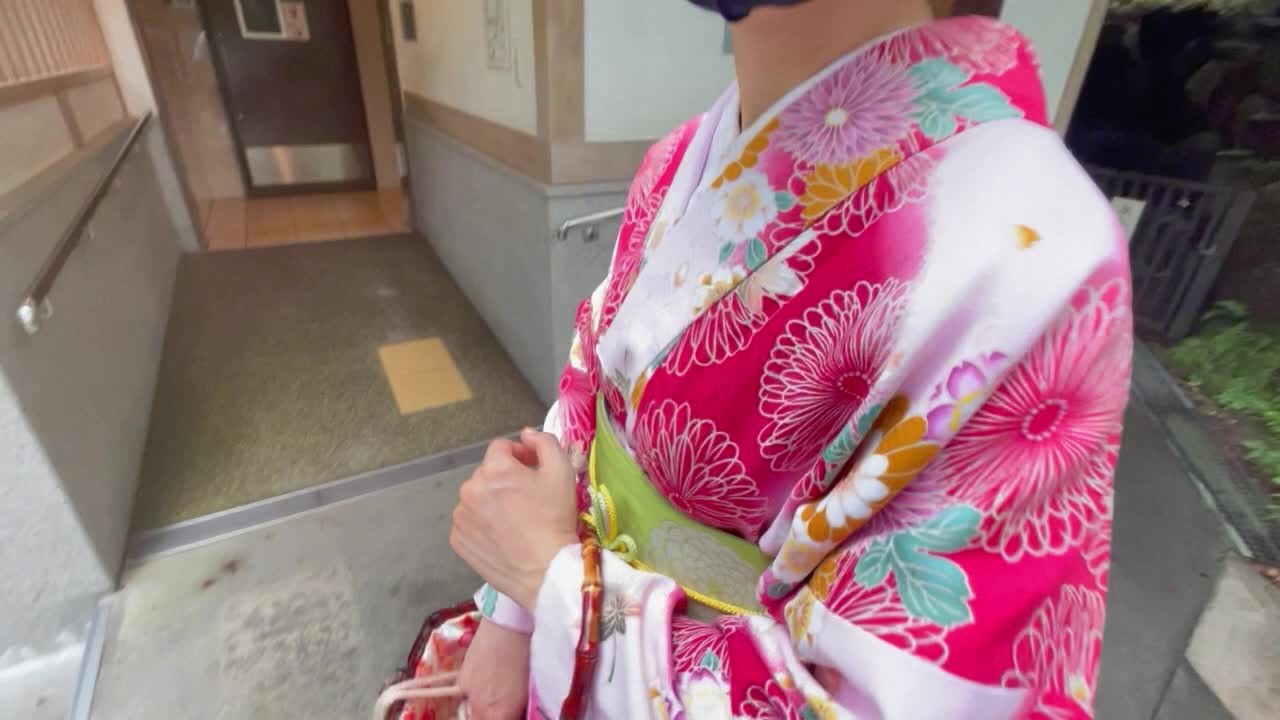 着物姿の女子大生と京都でとびっこいたずらデート！着物を着たまま中出しハメ撮りSEX ♡RYO&YUU♡素人カップル/歳の差/10代/美少女/スタイル抜群/パイパン/スマホ撮影/リアル/KIMONO - Vidéo de sexe gratuite - RedTube