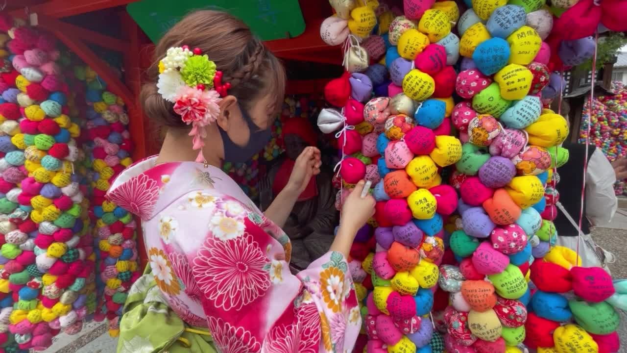 着物姿の女子大生と京都でとびっこいたずらデート！着物を着たまま中出しハメ撮りSEX ♡RYO&YUU♡素人カップル/歳の差/10代/美少女/スタイル抜群/パイパン/スマホ撮影/リアル/KIMONO - Vidéo de sexe gratuite - RedTube