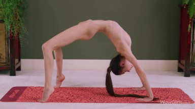 WOWGIRLS Beautiful model Leona Mia performing some yoga exercises absolutely naked