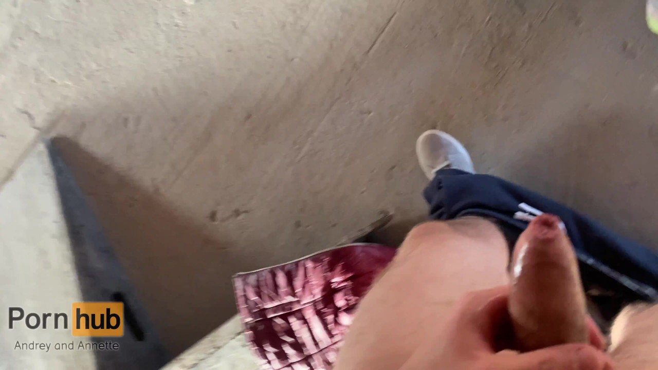 Milf nymfoman sad på penis af en ung taxachauffør, sex på en byggeplads på adrenalin - RedTube