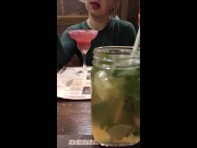 Elle me chauffe au restaurant puis me vide à la maison 2/16