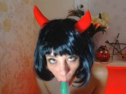 Сексуальная чертовка сосёт и играет с грудью - Screenshot 8 of 16 - Bj
