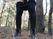 В ЛЕСУ.  ЗОЛОТОЙ ДОЖДЬ ОТ ВОЛОСАТОЙ КИСКИ