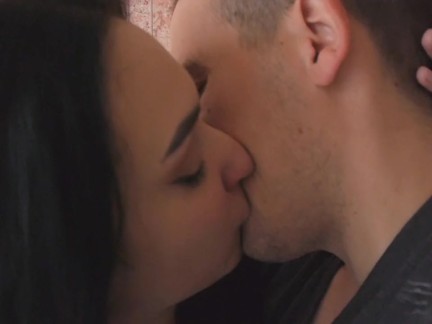 Hot kisses with seductive stepniece