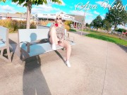 Vibromasseur sur un banc public avec un inconnu derrière moi 5/16