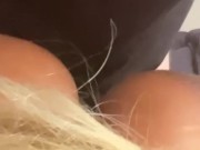 Cette très jolie blonde se prend une grosse bite dans la chatte 8/16