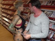 Verführt und hart gefickt im öffentlichen Porno Kino !! 2/16