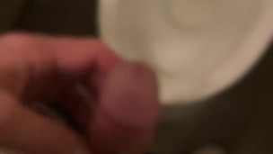 デート中なのにおしっこ撮影　素人男子　Pee-pee filming while on a date with an amateur male