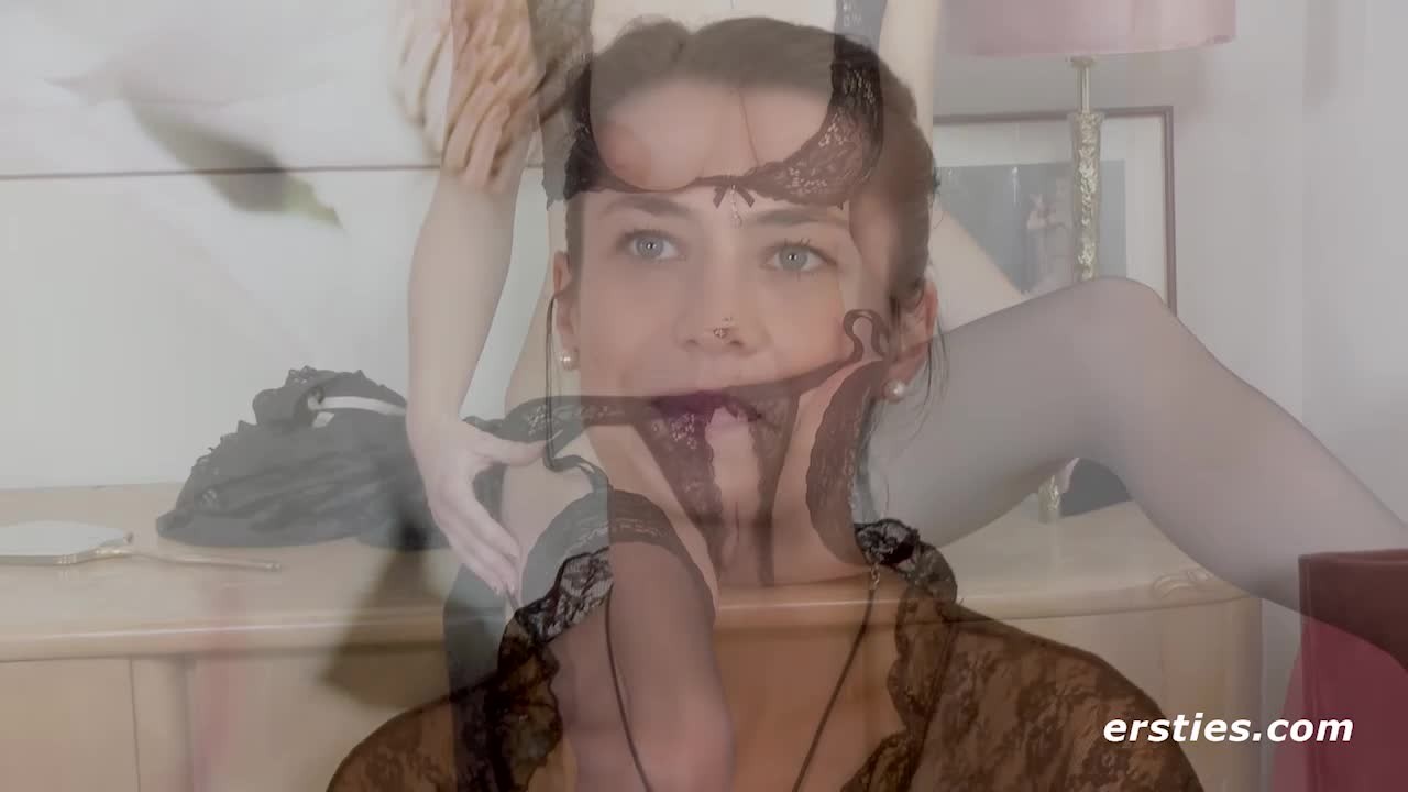 Deutsche mit geilen Brüsten liebt es zu masturbieren - Video di sesso gratis - RedTube