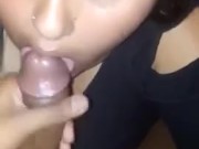 Le pido a mi hermanastro que se corra en mi boca🤤 8/16