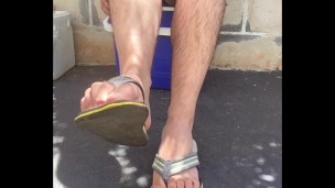 Worn out flip flops / thongs slapping against my naked male soles feels so nice - MANLY FOOT