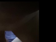 Шлюха скачет на члене и кончает