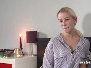 Zierliche deutsche Blondine befriedigt sich selbst 6/16