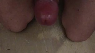 Masturbación y corrida dura de rodillas (20210929)