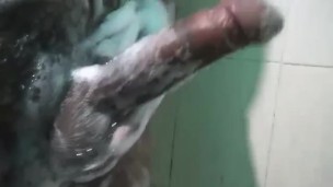 Masturbandome en el baño