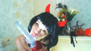 Горячая чертовка сосёт и скачет для тебя