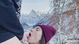 Namorada de longa data concordou em dar um boquete no topo de uma montanha espetacular