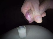 Nederlands sperma sletje krijgt een opgespaard vol glaasje sperma in haar mondje - Past maar net💦🥛 3/16