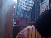 Le pido a mi novio que me haga unos masajes en mi culo🔥 y se lo recompensó con unos buen sentones 15/16