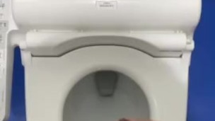 学校のトイレでオナニー
