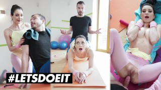RELAXXXED - Brunette Beauty Valentina Bianco Spreads Her Legs For ...