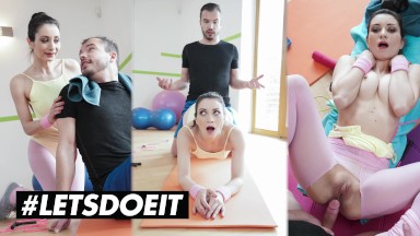 RELAXXXED - Brunette Beauty Valentina Bianco Spreads Her Legs For Cock At The Gym - LETSDOEIT