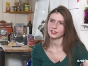 M&uuml;nchnerin stellt sich vor und masturbiert 15/16