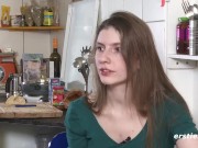 M&uuml;nchnerin stellt sich vor und masturbiert 7/16