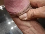 Faccio esplodere di sperma il mio enorme cazzo canario 13/16