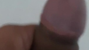 Estoy solo en casa y me masturbo
