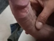 Un garçon canarien à grosse bite se masturbe dans la salle de bain de sa demi-soeur 4/16