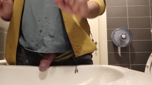 fast piss in sink in public toilet