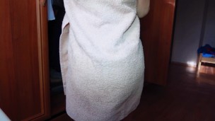 Girl Puts Cucumber Up Her Ass 