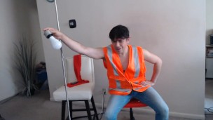 Lights On for This HOT Jerking Bodybuilder!! mmmm