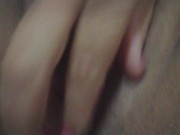 MI NOVIA ME ENVIA VIDEO MASTURBANDOSE DANDOSE DEDO /MY GIRLFRIEND SENDS ME VIDEO MASTURBATING GIVING