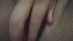 MI NOVIA ME ENVIA VIDEO MASTURBANDOSE DANDOSE DEDO /MY GIRLFRIEND SENDS ME VIDEO MASTURBATING GIVING