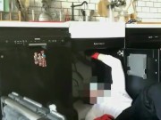 Fuite sous l'évier! Milf allume le plombier et se fait baiser HARD par les deux trous - MILF AT HOME 3/16