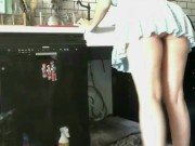 Fuite sous l'évier! Milf allume le plombier et se fait baiser HARD par les deux trous - MILF AT HOME 8/16