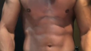 CARLOS EFFORT PLAYING WITH OIL ON HIS DICK😈💦