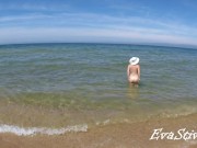 Naked mommy bathing naked in the sea 15/16