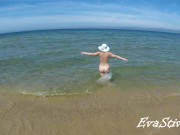 Naked mommy bathing naked in the sea 8/16