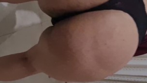 Chica Morena De Gran Culo Perrea Al Ritmo De Reggeton - Descarada - Yomo feat Wisin & Yandel