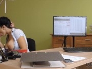 LOAN4K. Belle masseuse accepte d'avoir des relations sexuelles pour obtenir un prêt 7/16