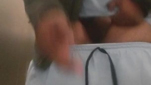 Mastubacion en baños publicos
