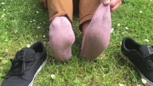 Fun with feet in Hepburn springs - Manlyfoot