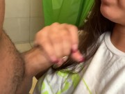 Mi hermanastra me seduce con su gran culo en pijama tanga en el baño| buenos dialogos en español 14/16