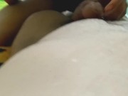 puta me mama la verga mientras habla con su marido por teléfono y me vengo dentro de su boca 