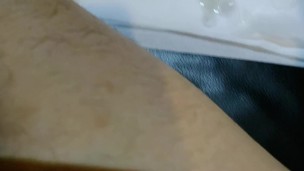 漫画喫茶でバレないようにオナニーしてます