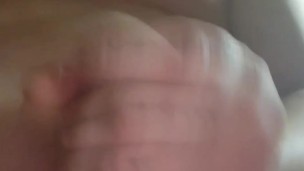 Kinda chubby Guy cums on camera 